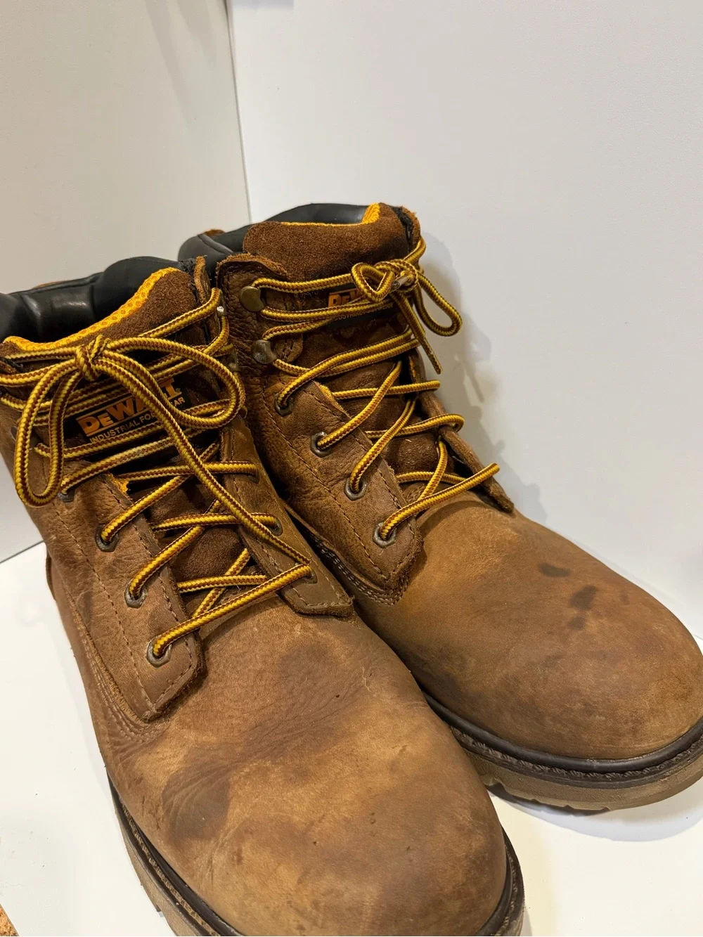 DEWALT Men's Brown Leather Work Boots - Durable Outdoor & Jobsite Boot